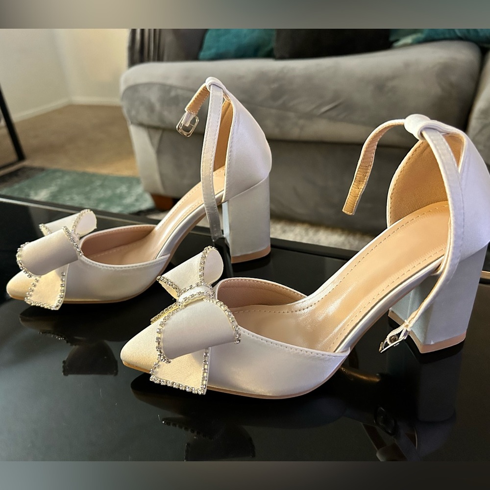New heels 5.5W (US sizing) 35 (europe sizing)
